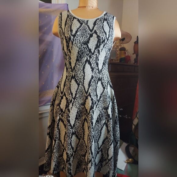 NWT Torrid Snake Print Knit Dress Size 0 L 12 (tagged) Rayon Stretch - Picture 5 of 13
